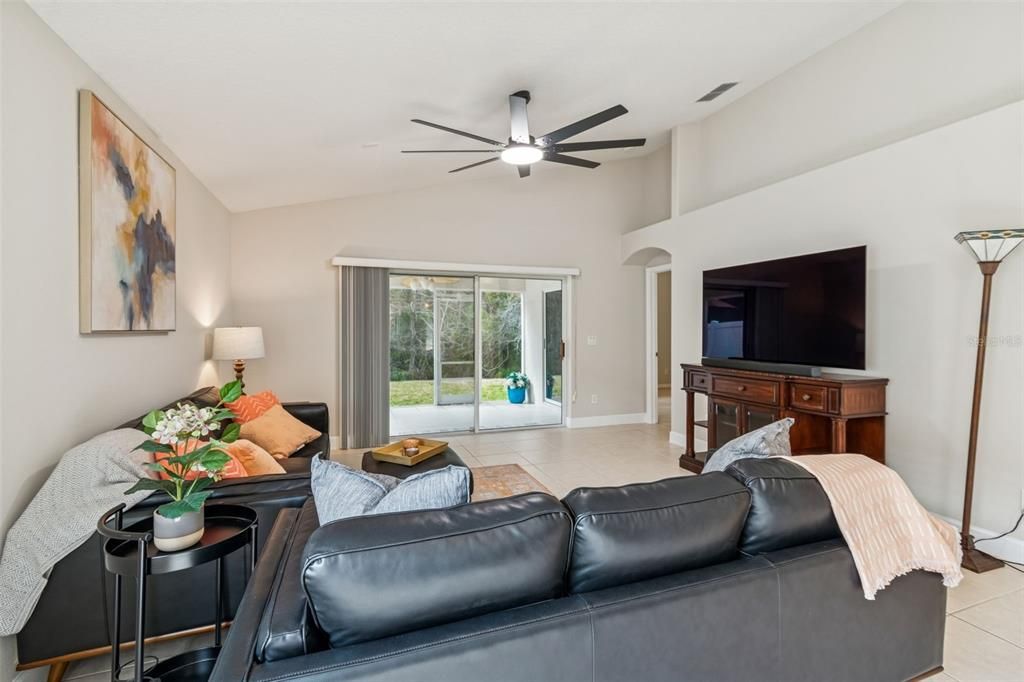 En Venta: $565,000 (3 camas, 2 baños, 2032 Pies cuadrados)