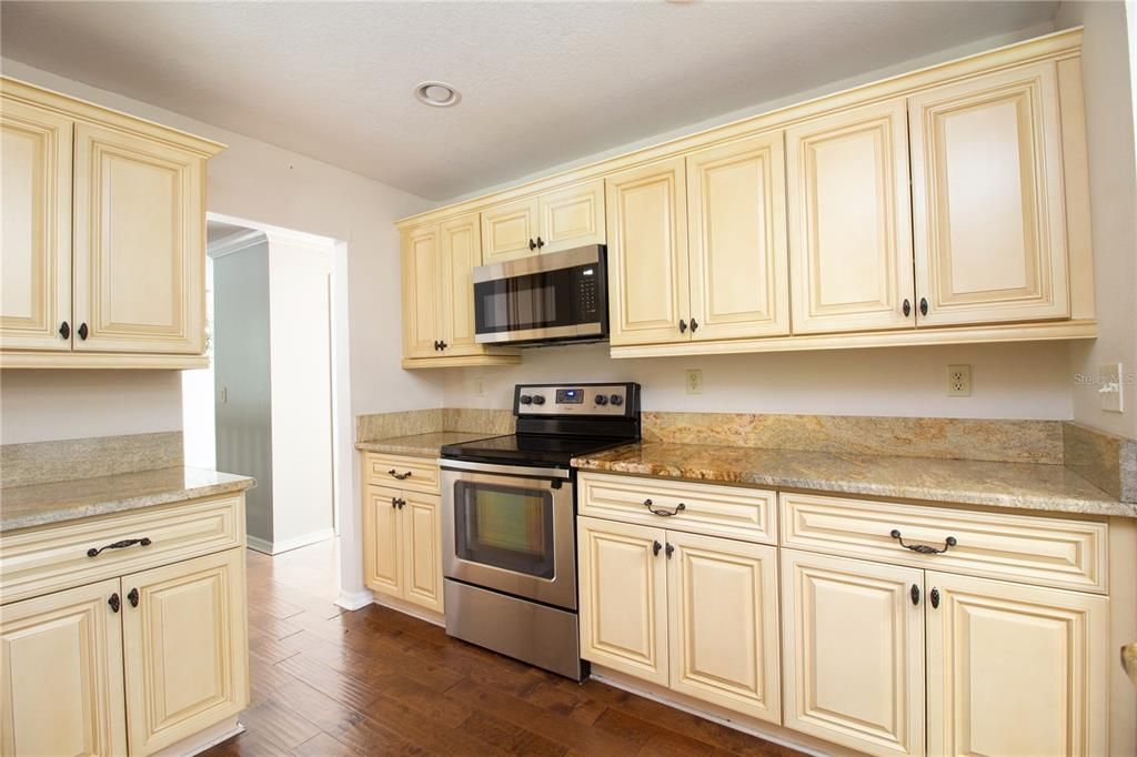 For Sale: $750,000 (4 beds, 2 baths, 2802 Square Feet)