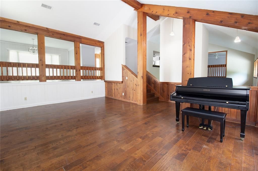 For Sale: $750,000 (4 beds, 2 baths, 2802 Square Feet)