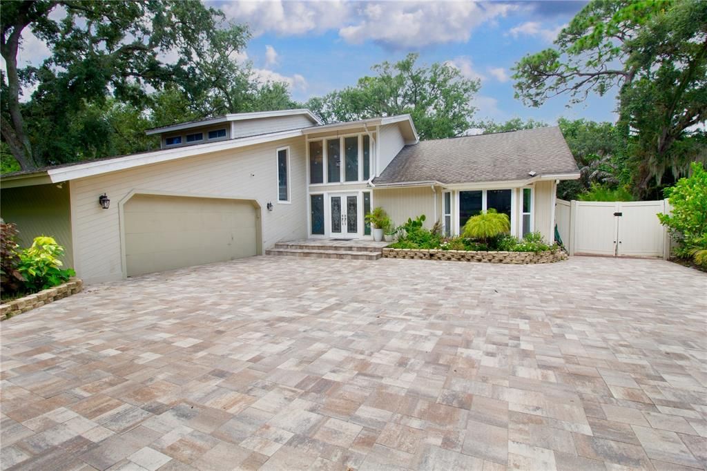 For Sale: $750,000 (4 beds, 2 baths, 2802 Square Feet)