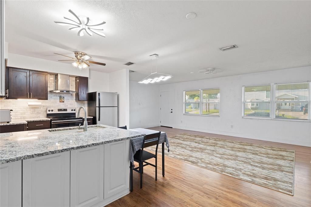 En Venta: $375,000 (3 camas, 2 baños, 1176 Pies cuadrados)
