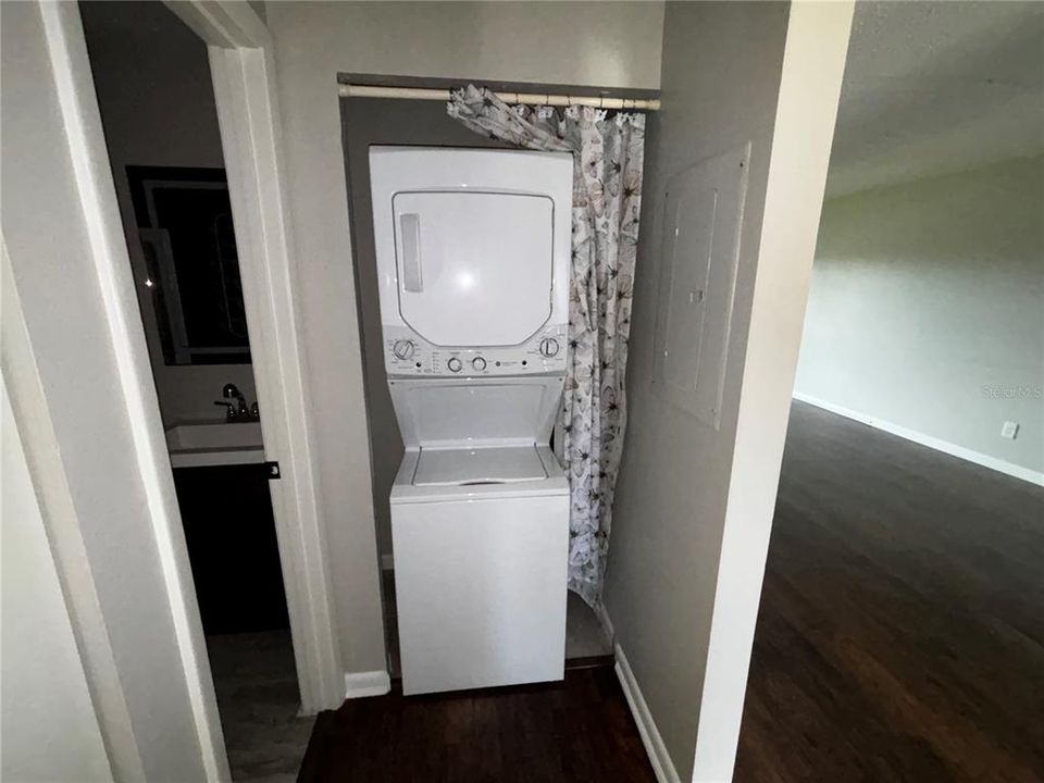 В аренду: $1,350 (2 спален, 2 ванн, 864 Квадратных фут)