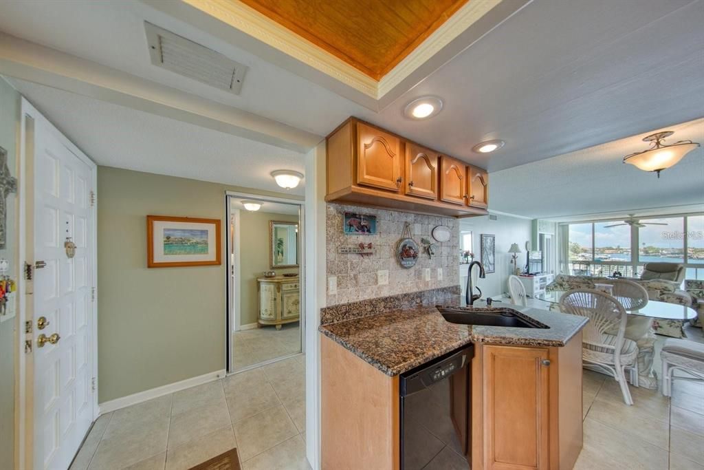 For Sale: $299,000 (2 beds, 2 baths, 1090 Square Feet)