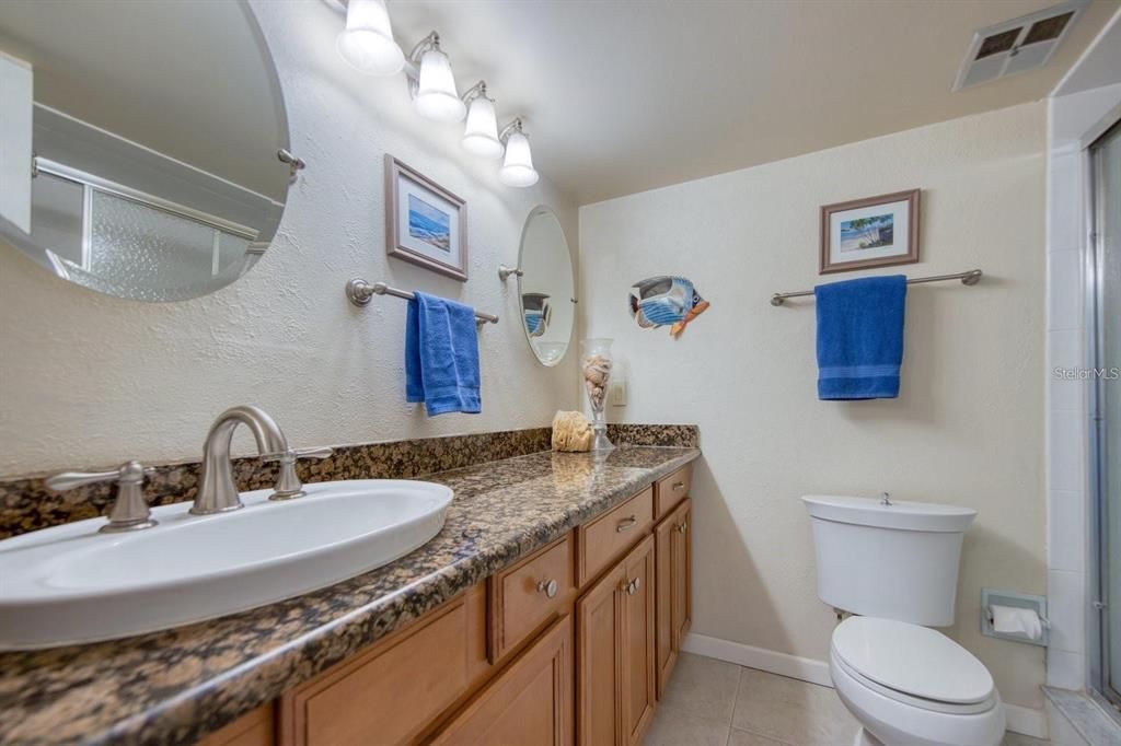 For Sale: $299,000 (2 beds, 2 baths, 1090 Square Feet)