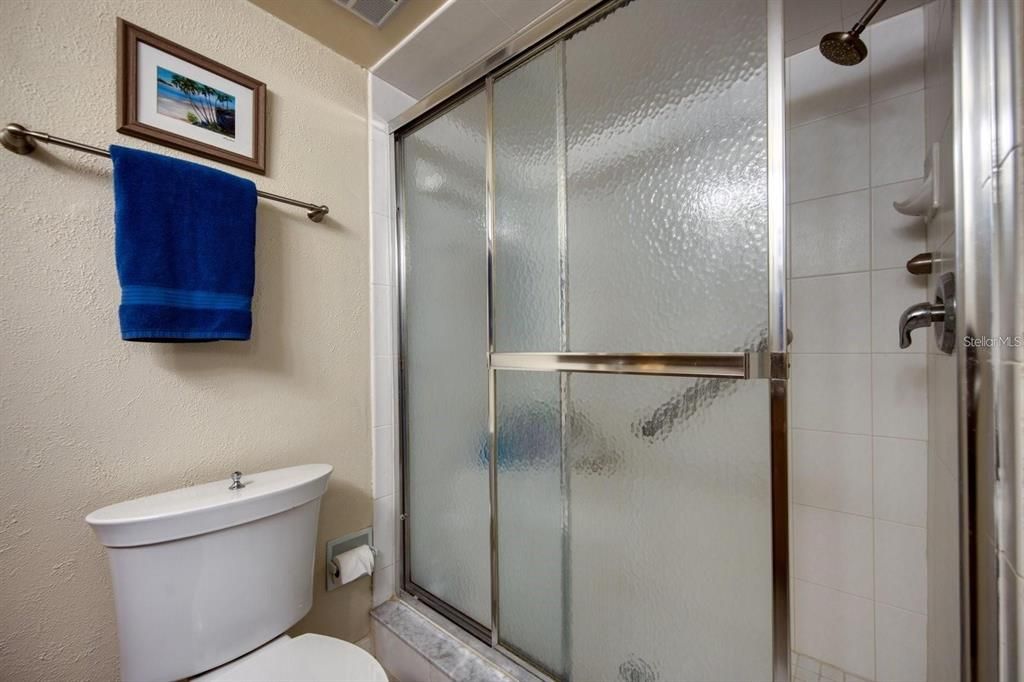 For Sale: $299,000 (2 beds, 2 baths, 1090 Square Feet)