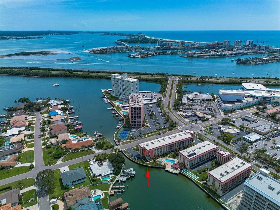For Sale: $299,000 (2 beds, 2 baths, 1090 Square Feet)