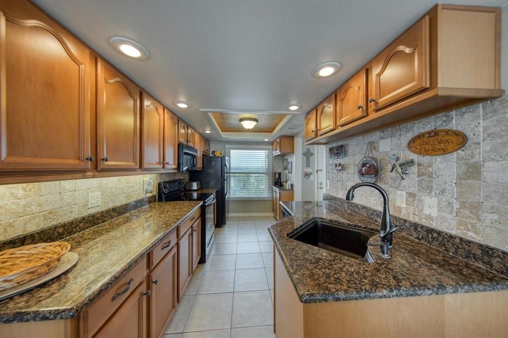 For Sale: $299,000 (2 beds, 2 baths, 1090 Square Feet)