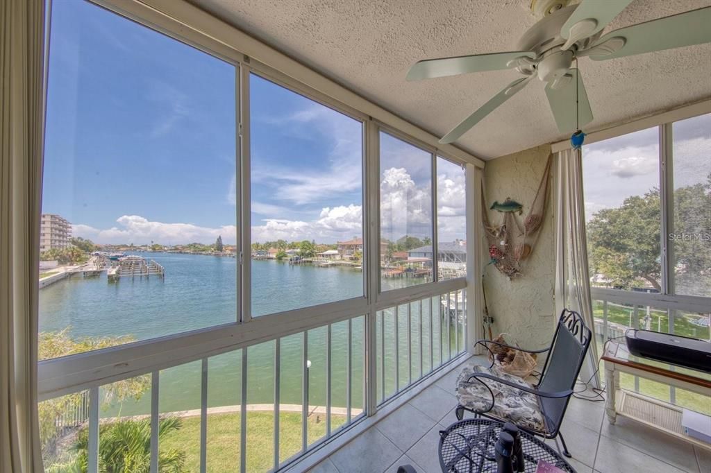 For Sale: $299,000 (2 beds, 2 baths, 1090 Square Feet)