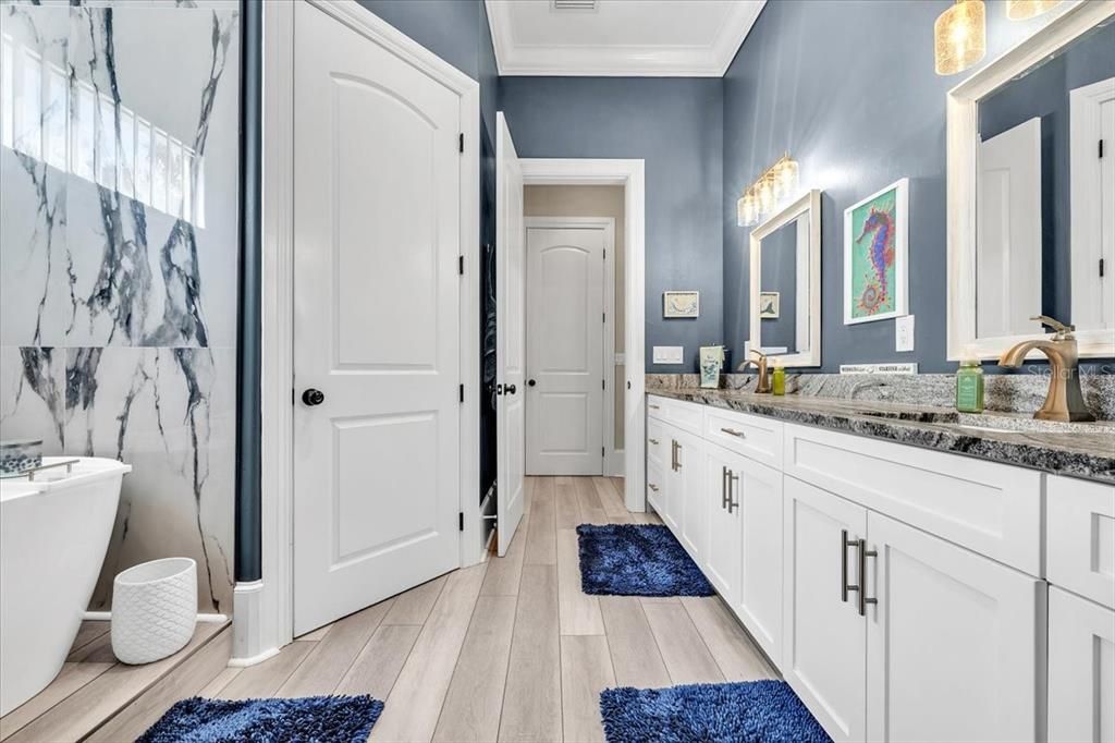 For Sale: $2,695,000 (5 beds, 4 baths, 3562 Square Feet)