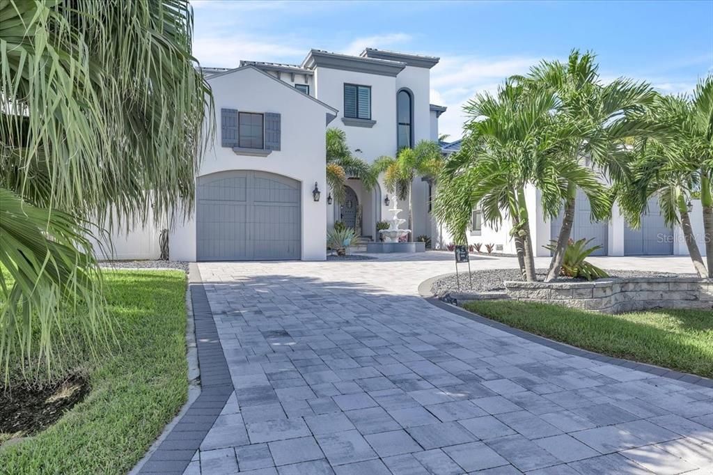 For Sale: $2,695,000 (5 beds, 4 baths, 3562 Square Feet)