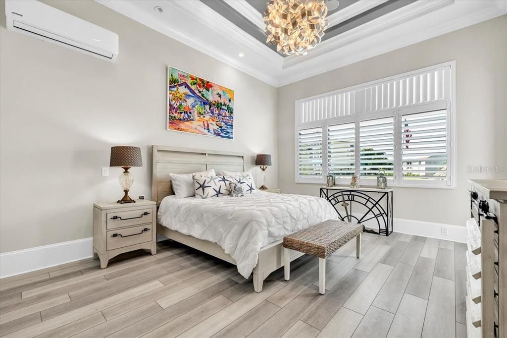 For Sale: $2,695,000 (5 beds, 4 baths, 3562 Square Feet)
