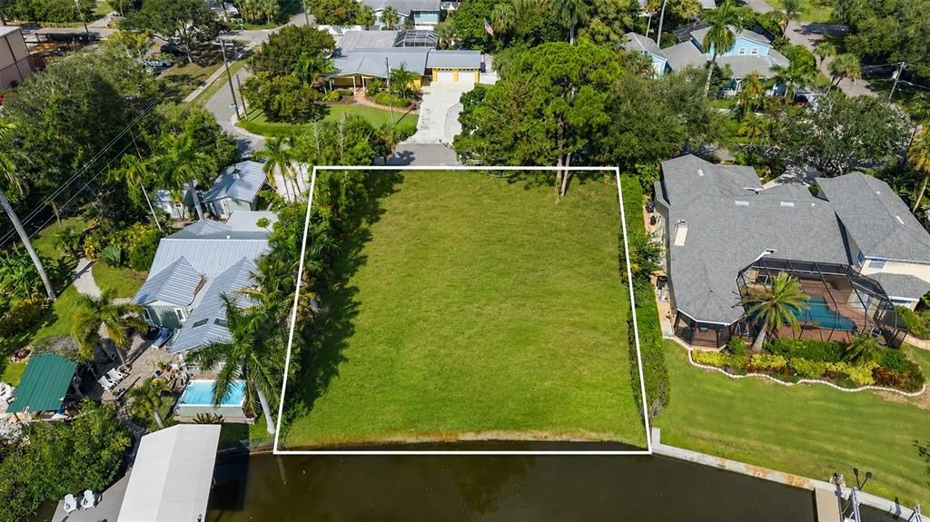 En Venta: $775,000 (0.27 acres)