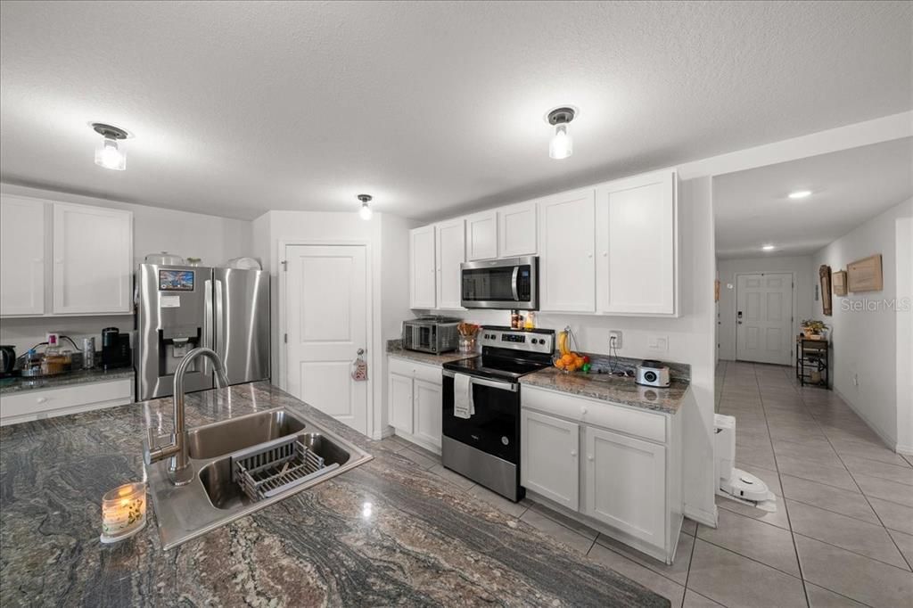 For Sale: $329,900 (4 beds, 2 baths, 1828 Square Feet)