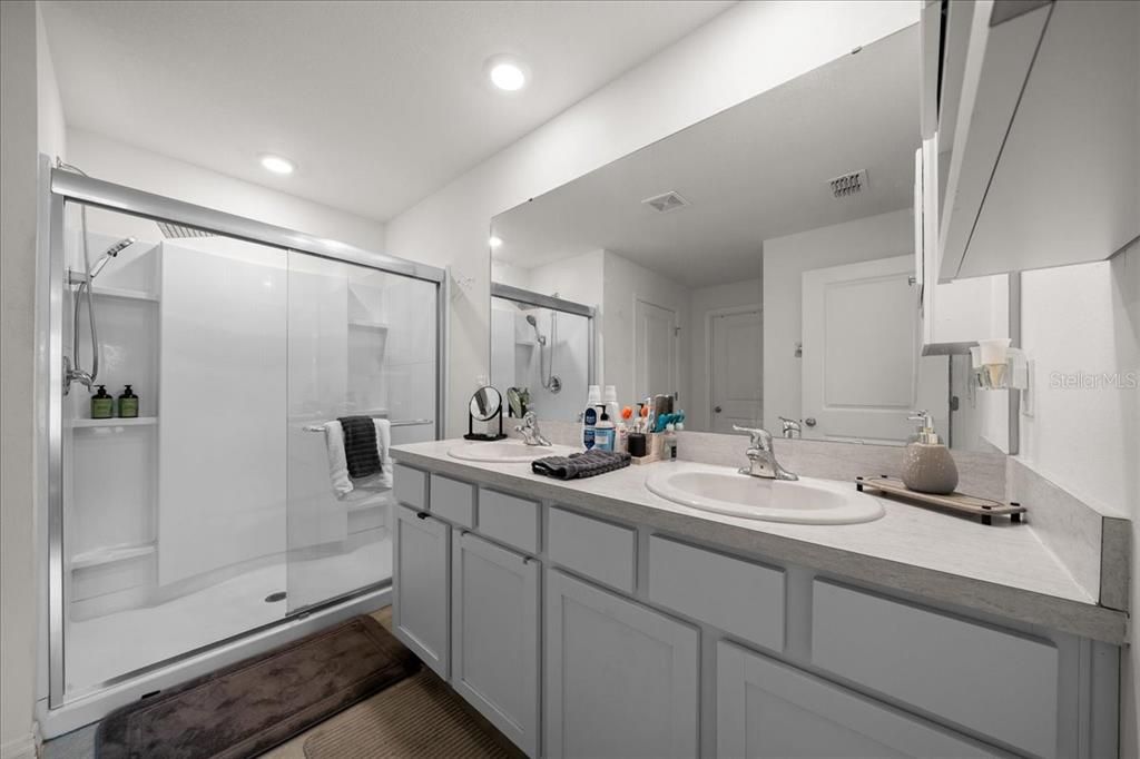 For Sale: $329,900 (4 beds, 2 baths, 1828 Square Feet)