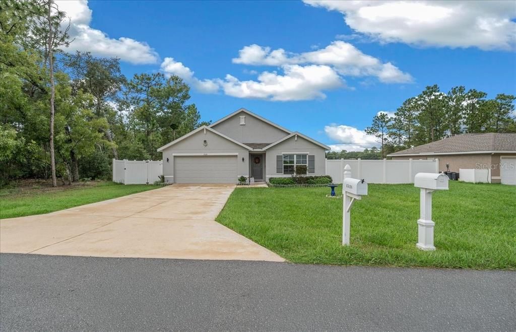 For Sale: $329,900 (4 beds, 2 baths, 1828 Square Feet)
