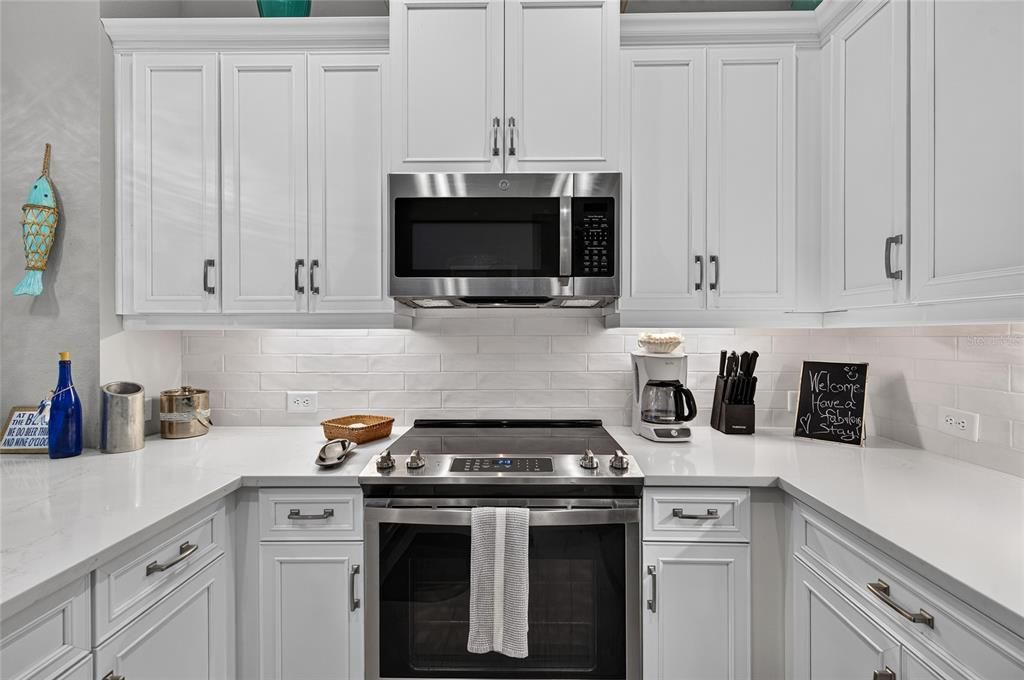 For Sale: $389,900 (2 beds, 2 baths, 1646 Square Feet)