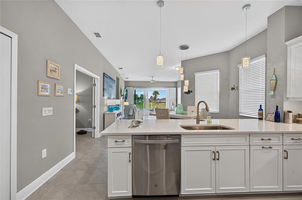 For Sale: $389,900 (2 beds, 2 baths, 1646 Square Feet)