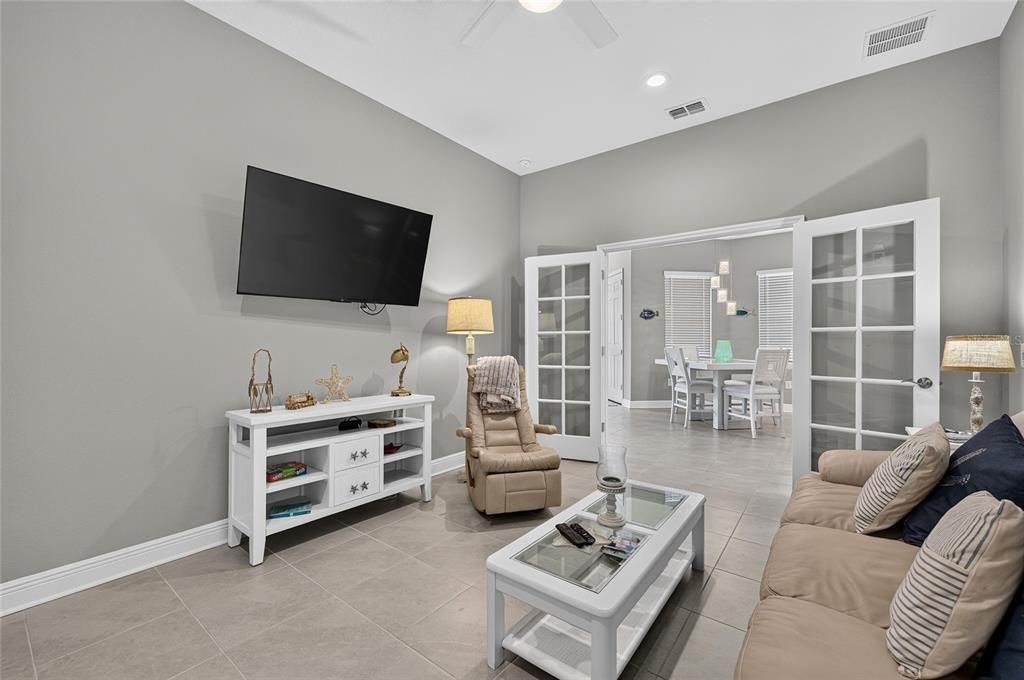For Sale: $389,900 (2 beds, 2 baths, 1646 Square Feet)