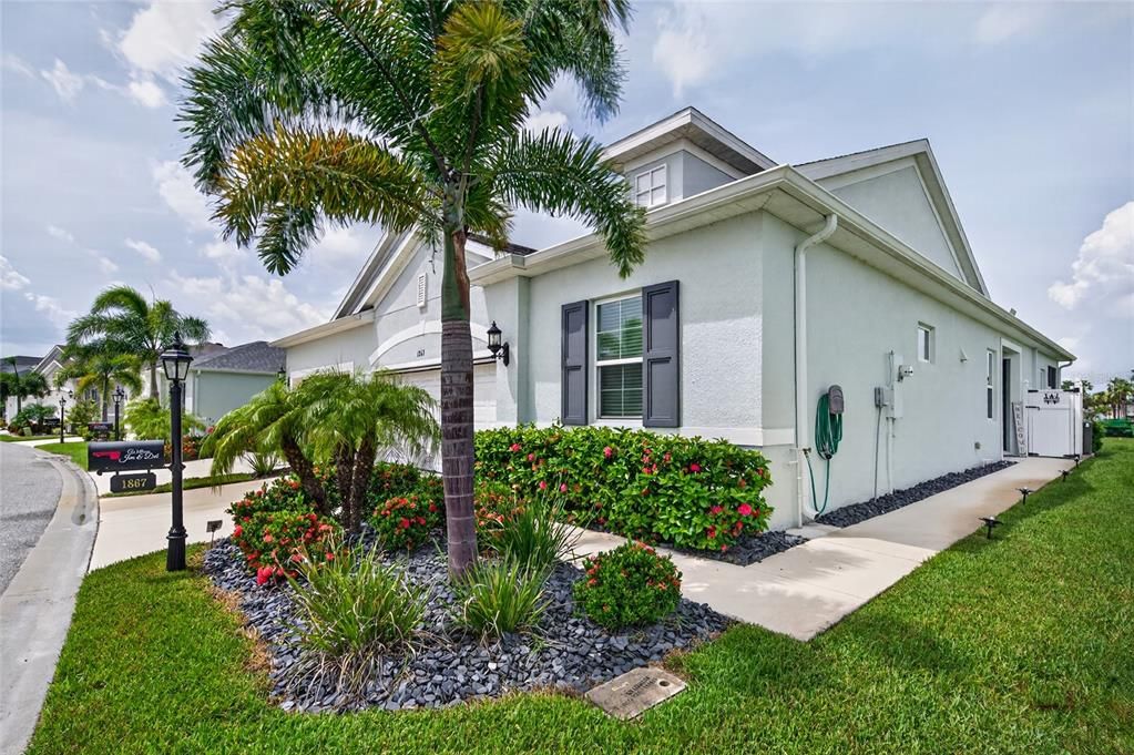 For Sale: $389,900 (2 beds, 2 baths, 1646 Square Feet)