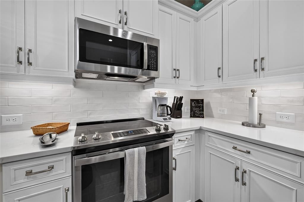 For Sale: $389,900 (2 beds, 2 baths, 1646 Square Feet)