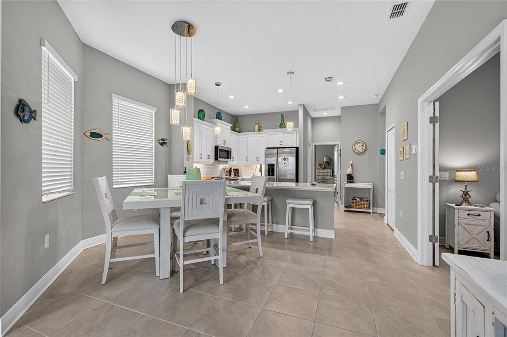 For Sale: $389,900 (2 beds, 2 baths, 1646 Square Feet)