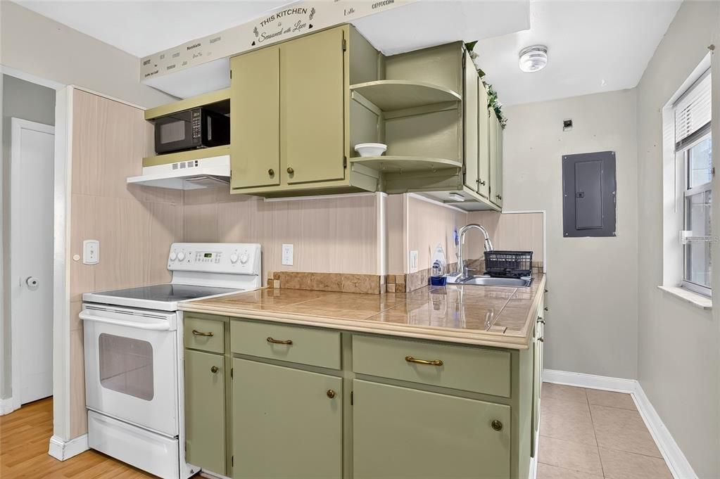 For Sale: $209,900 (3 beds, 2 baths, 960 Square Feet)