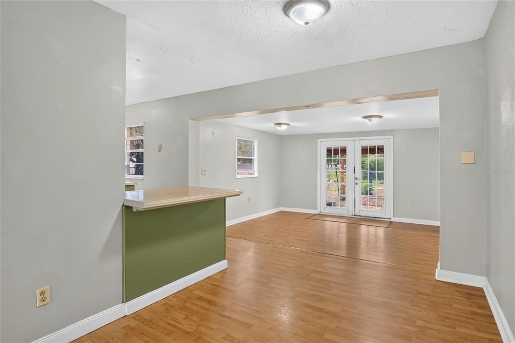 For Sale: $209,900 (3 beds, 2 baths, 960 Square Feet)