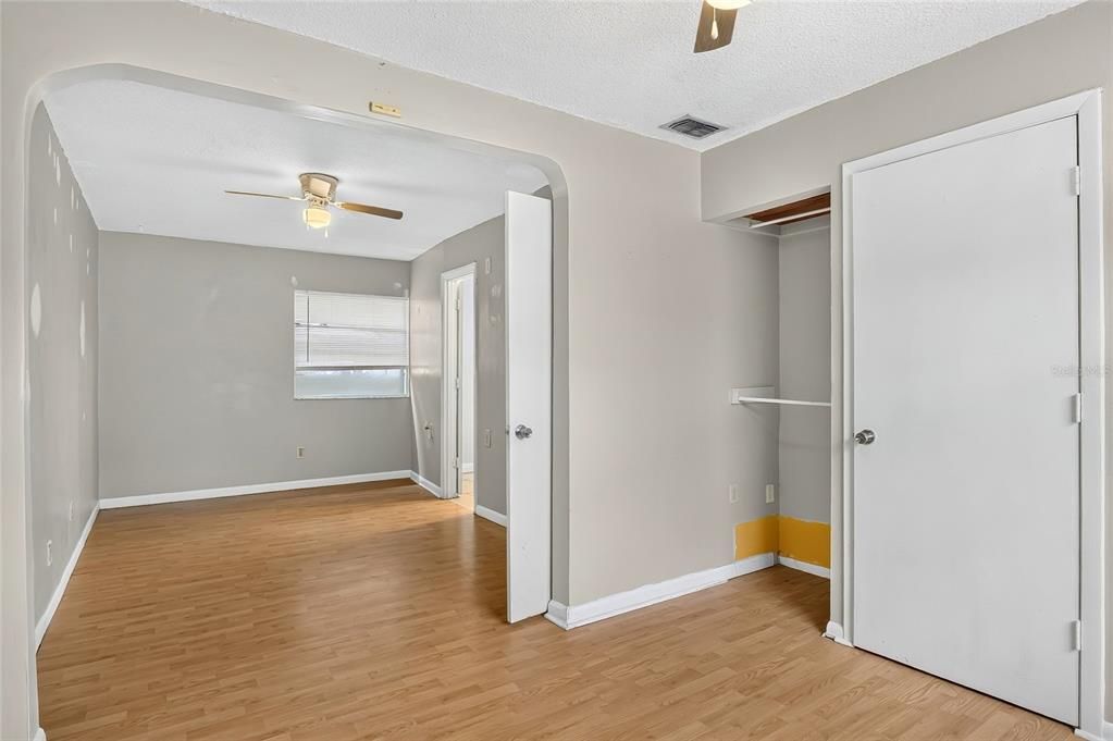 For Sale: $209,900 (3 beds, 2 baths, 960 Square Feet)