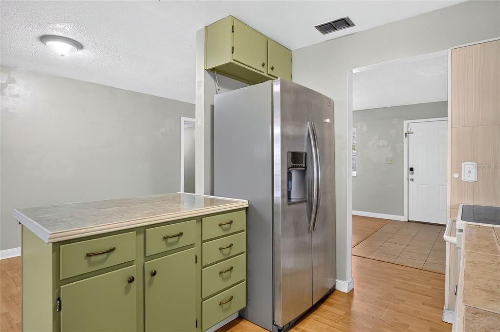 For Sale: $209,900 (3 beds, 2 baths, 960 Square Feet)