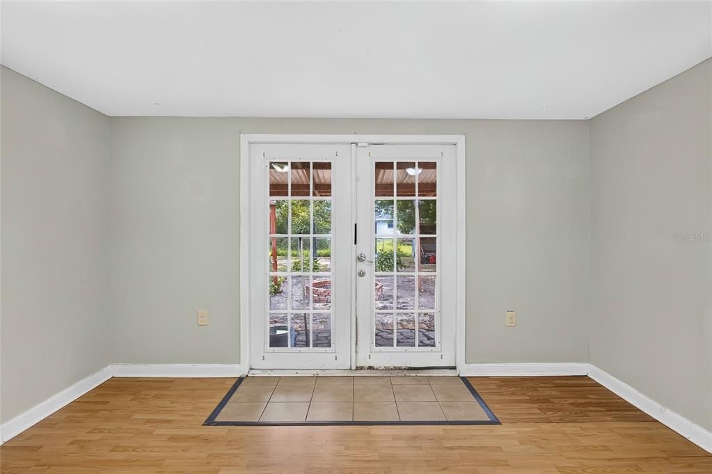 For Sale: $209,900 (3 beds, 2 baths, 960 Square Feet)