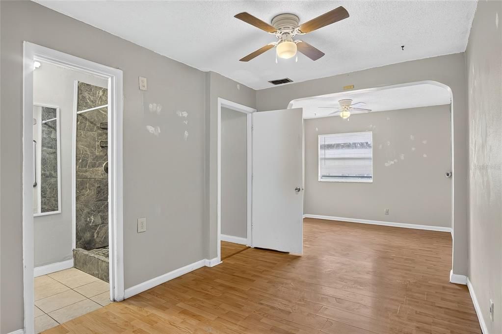 For Sale: $209,900 (3 beds, 2 baths, 960 Square Feet)