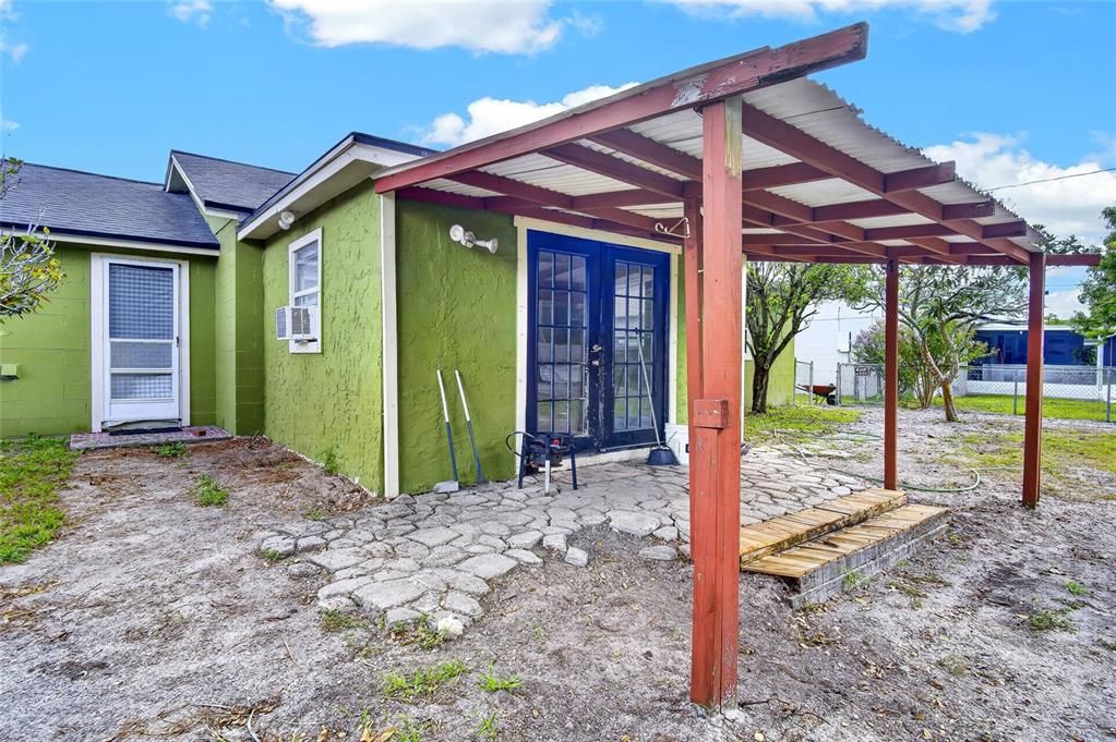 For Sale: $209,900 (3 beds, 2 baths, 960 Square Feet)