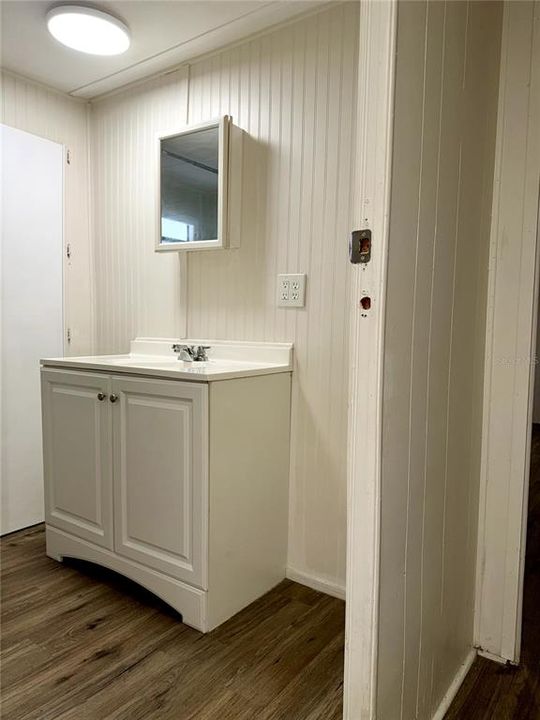 For Sale: $115,000 (1 beds, 1 baths, 576 Square Feet)