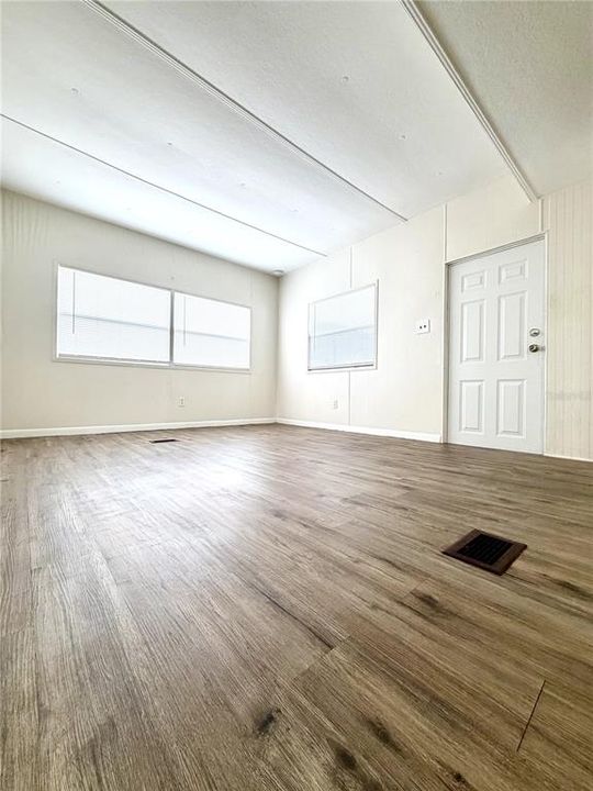For Sale: $115,000 (1 beds, 1 baths, 576 Square Feet)