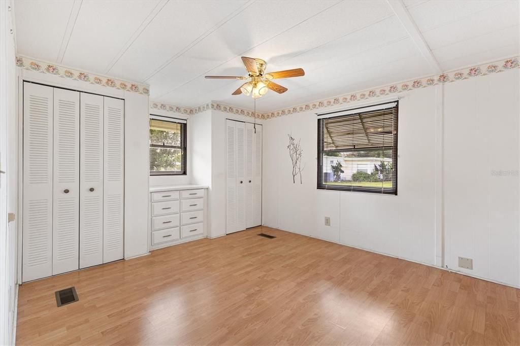For Sale: $150,000 (2 beds, 2 baths, 864 Square Feet)