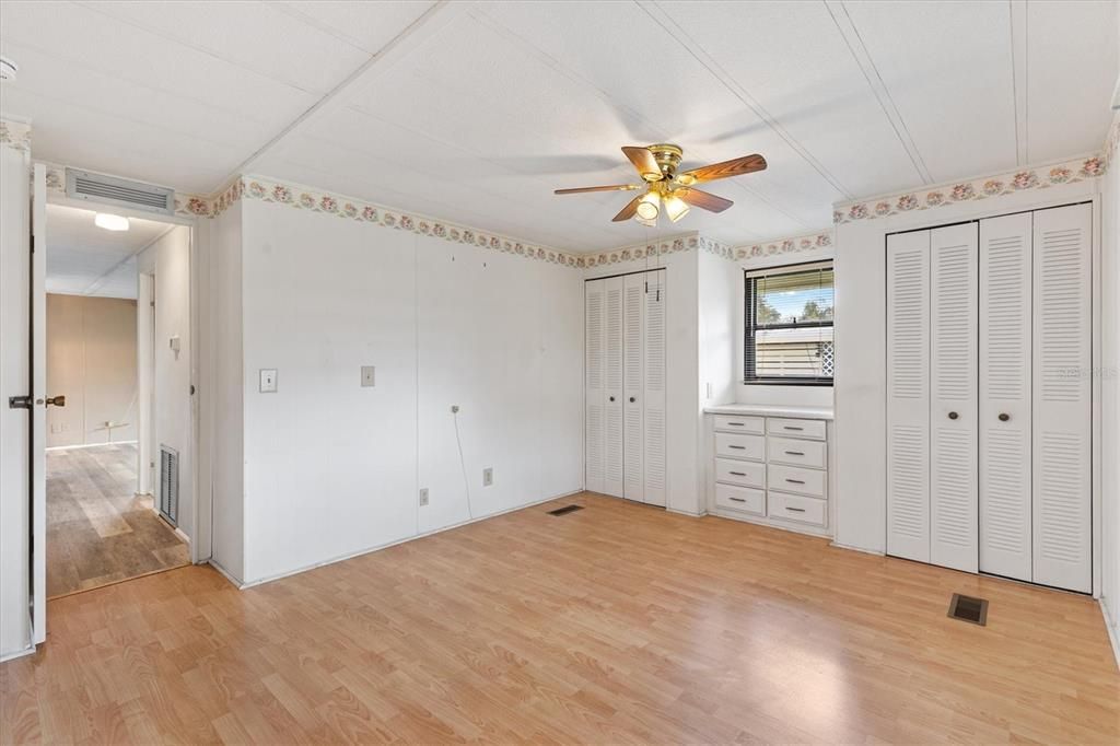 For Sale: $150,000 (2 beds, 2 baths, 864 Square Feet)