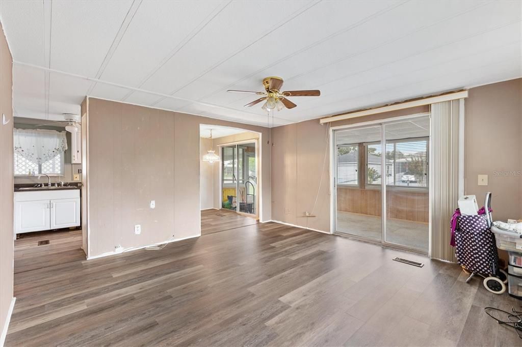 For Sale: $150,000 (2 beds, 2 baths, 864 Square Feet)