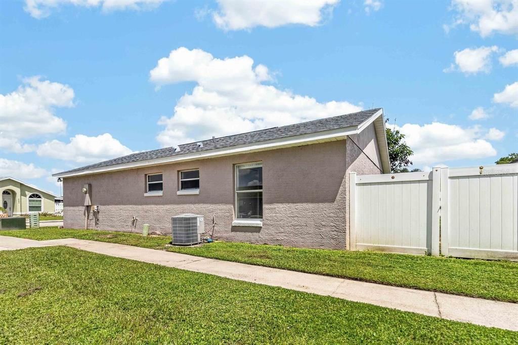 For Sale: $279,000 (3 beds, 2 baths, 1107 Square Feet)
