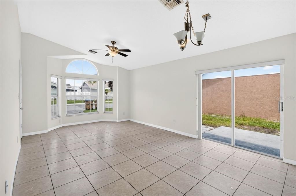 For Sale: $279,000 (3 beds, 2 baths, 1107 Square Feet)