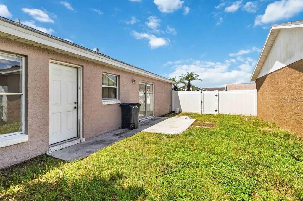 For Sale: $279,000 (3 beds, 2 baths, 1107 Square Feet)