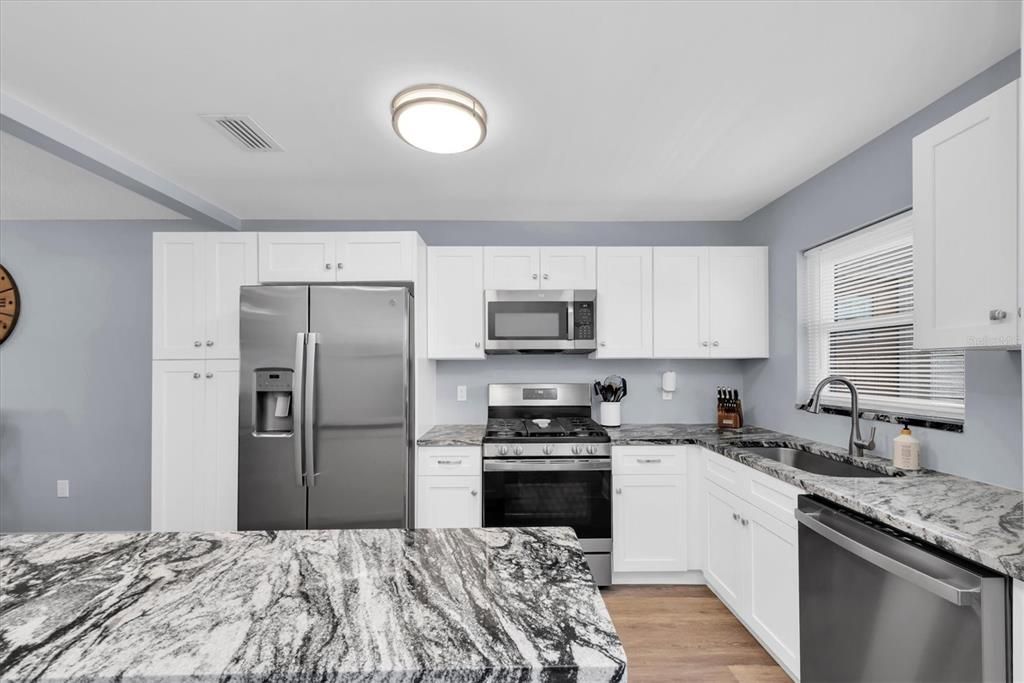 For Sale: $205,000 (2 beds, 2 baths, 1245 Square Feet)