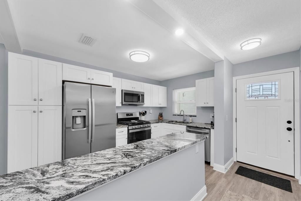 For Sale: $205,000 (2 beds, 2 baths, 1245 Square Feet)