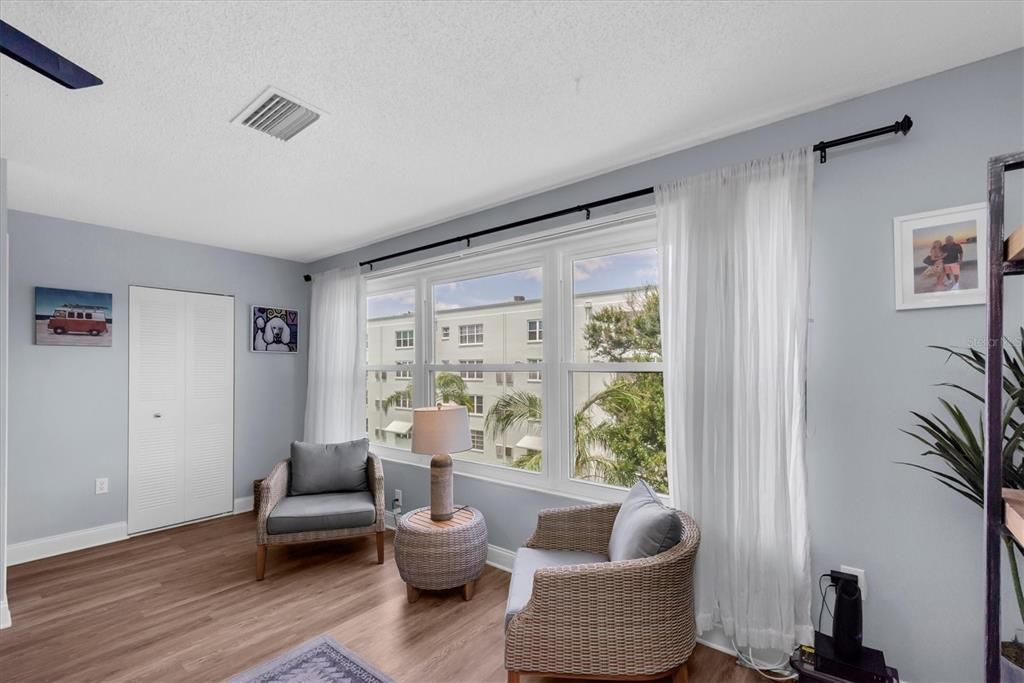 For Sale: $205,000 (2 beds, 2 baths, 1245 Square Feet)