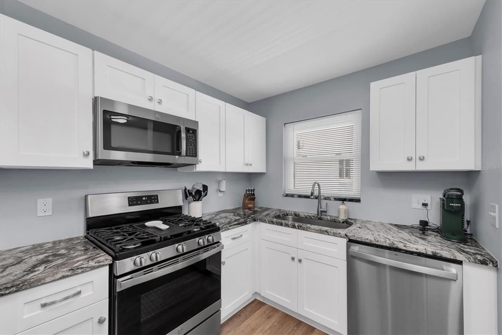 For Sale: $205,000 (2 beds, 2 baths, 1245 Square Feet)