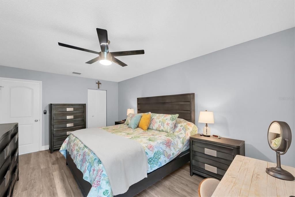 For Sale: $205,000 (2 beds, 2 baths, 1245 Square Feet)