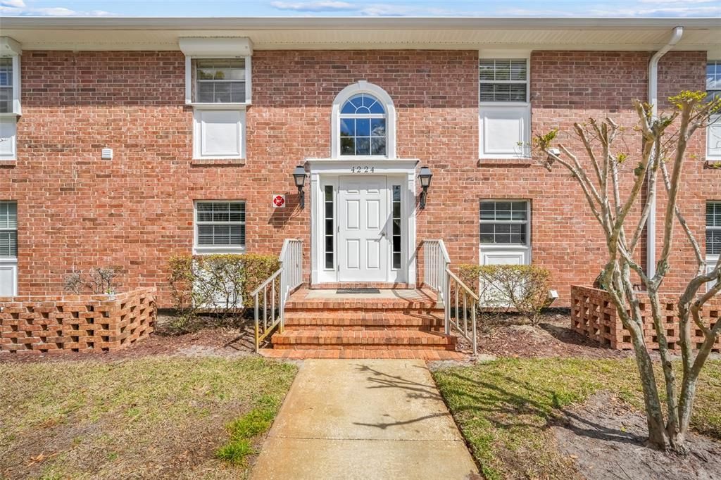 For Rent: $2,200 (2 beds, 2 baths, 1400 Square Feet)
