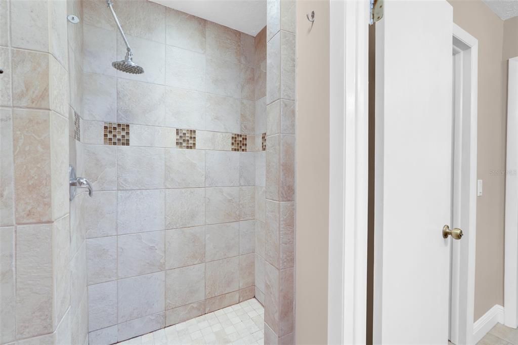 For Rent: $2,200 (2 beds, 2 baths, 1400 Square Feet)