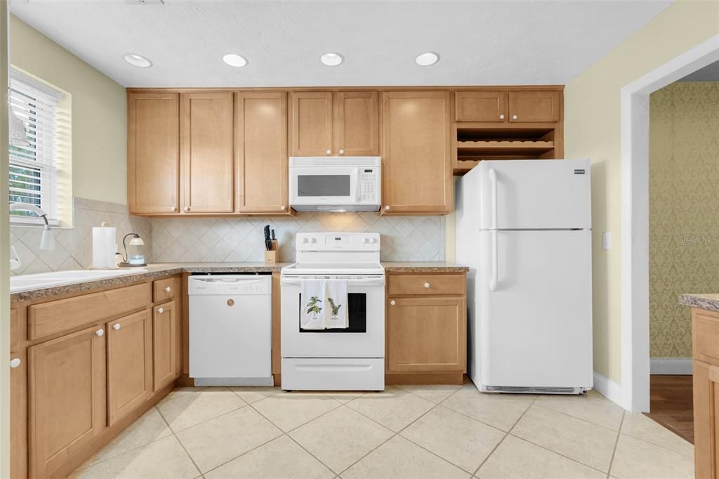 For Rent: $2,200 (2 beds, 2 baths, 1400 Square Feet)