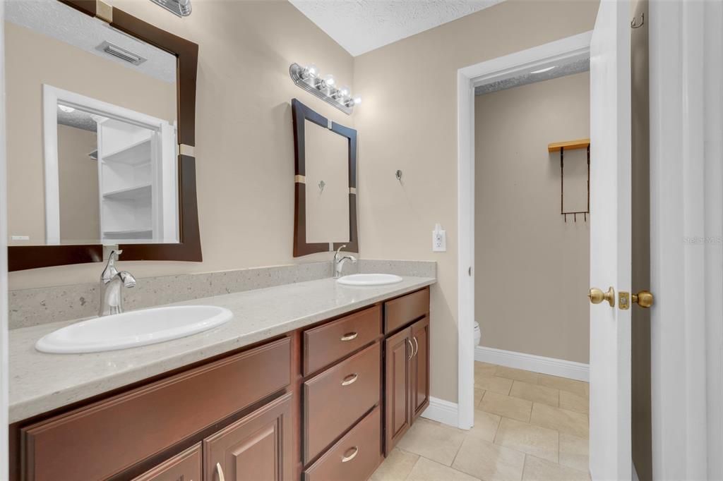 For Rent: $2,200 (2 beds, 2 baths, 1400 Square Feet)