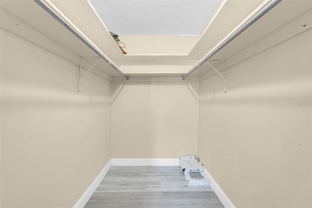 For Rent: $2,200 (2 beds, 2 baths, 1400 Square Feet)